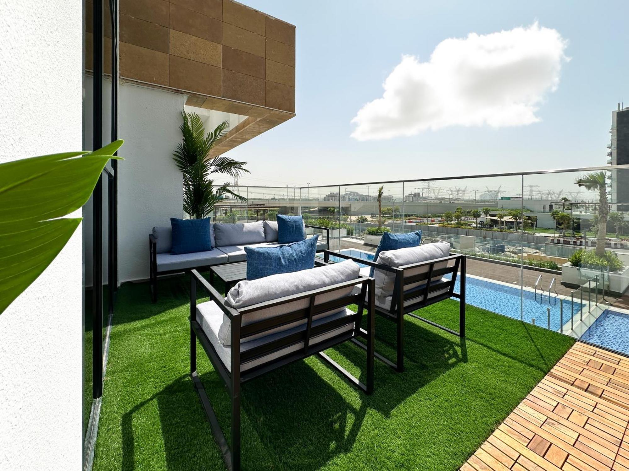 Apartment Exquisite 2br Oasis W Pool View In Meydan